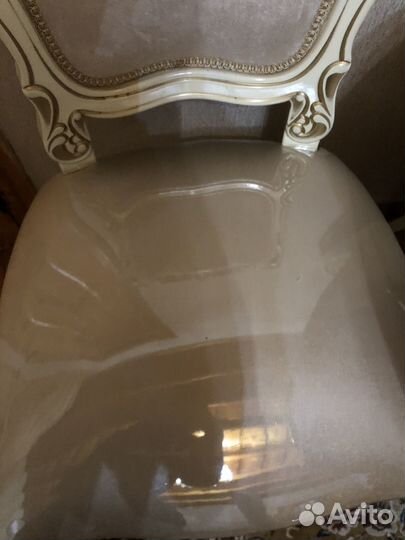 Стол и стулья