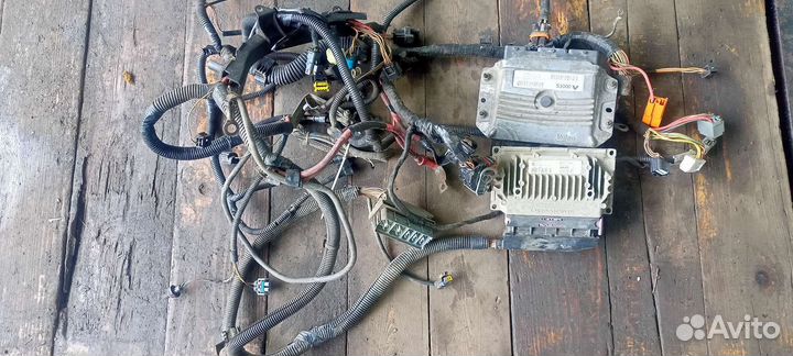 Блок управления двиг. renault сценик2 1.6л АКПП