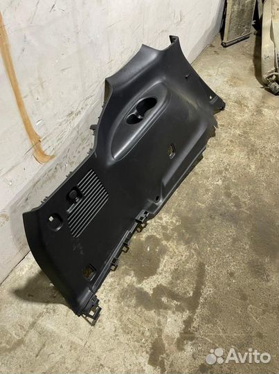 Обшивка багажника левая Nissan Patrol Y62