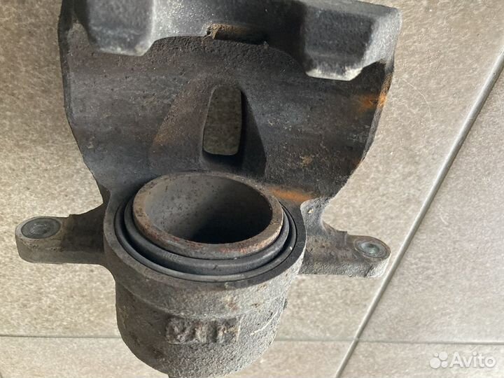 Суппорта оригиналы с RAV4 2011