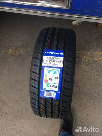 Compasal Smacher 245/40 R18 97W