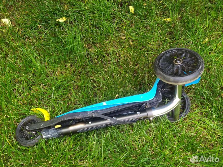 Самокат трехколесный