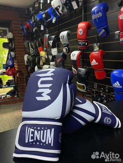Боксерские перчатки Venum