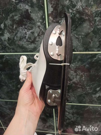 Коньки фигурные детские р.р 28,5 новые