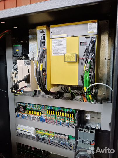 Токарный станок по металлу с чпу Hyundai