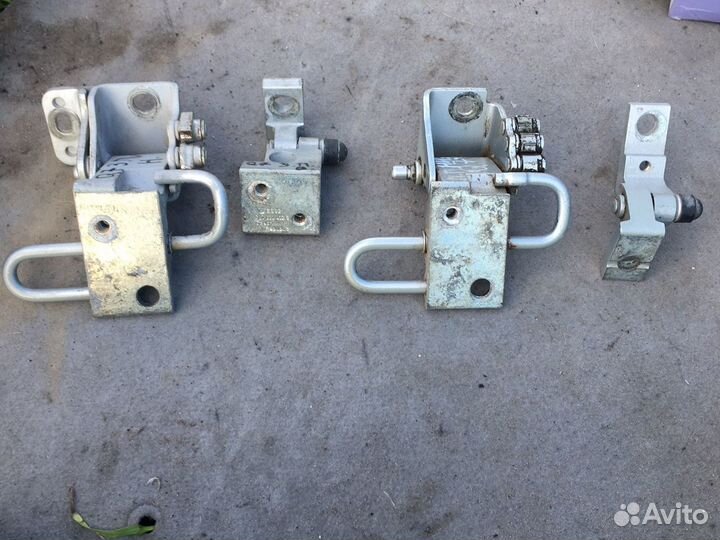 Петля двери Audi Q7