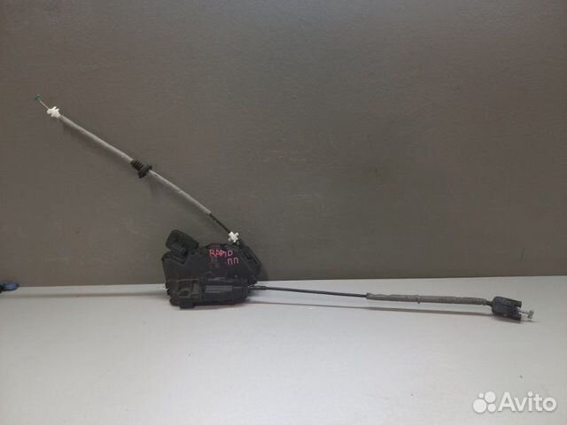 Замок двери передний правый Skoda Rapid 2018