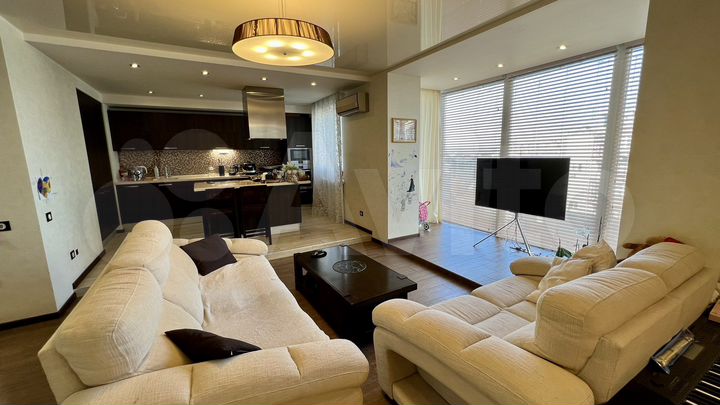 2-к. квартира, 87 м², 8/8 эт.