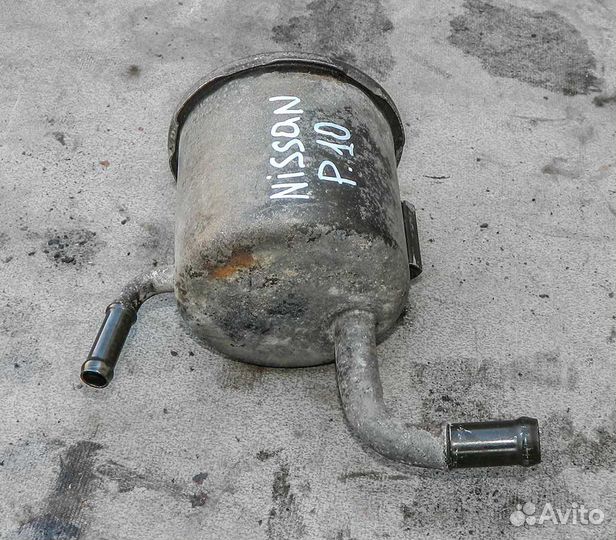 Бачок гур Nissan Primera P10