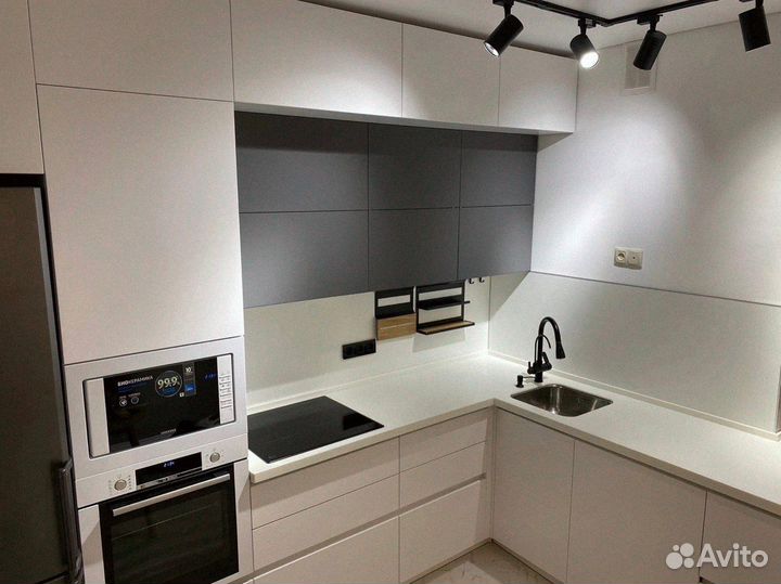 Кухня угловая современная