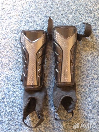 Щитки футбольные