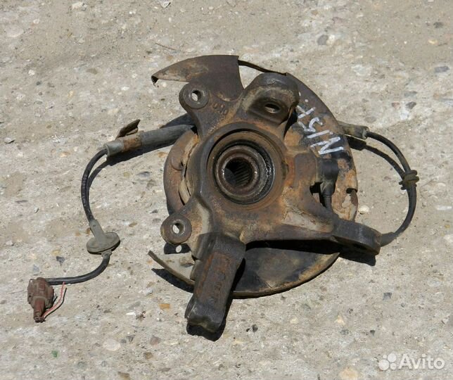 Кулак левый Nissan Almera N15 1.6