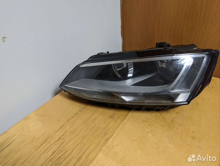 Фара левая Volkswagen Jetta 6