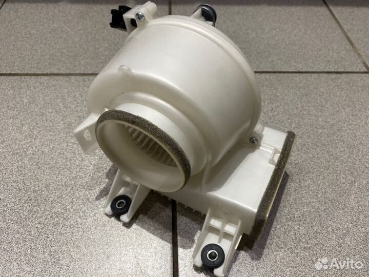 Мотор охлаждения батареи Toyota Harrier