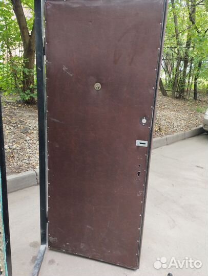Входная железная дверь
