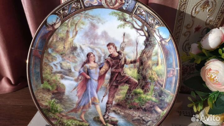 Тарелка Royal Worcester Робин и Мэриан