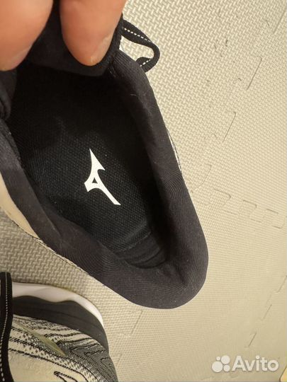 Кроссовки Mizuno Wave Sky 6