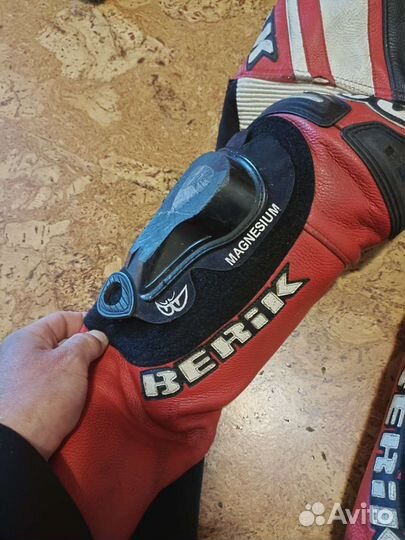 Мотокомбинезон слитный berik. Мотоботы Sidi