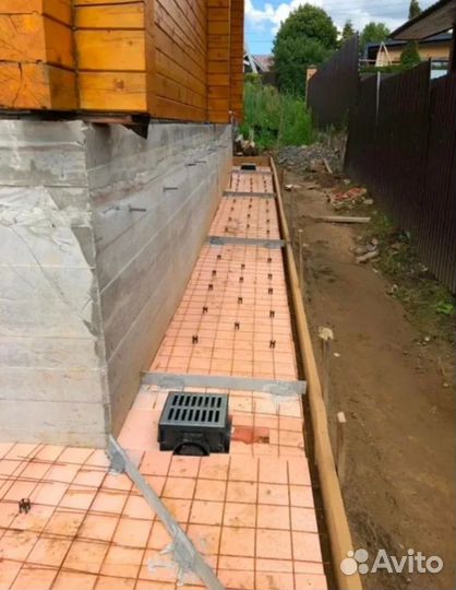 Заливка бетоном отмостки
