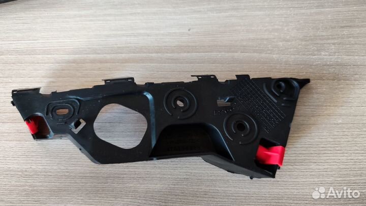 Кронштейн крепления переднего бампера