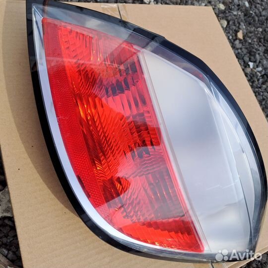Фонарь задний правый Opel Astra H оригинал