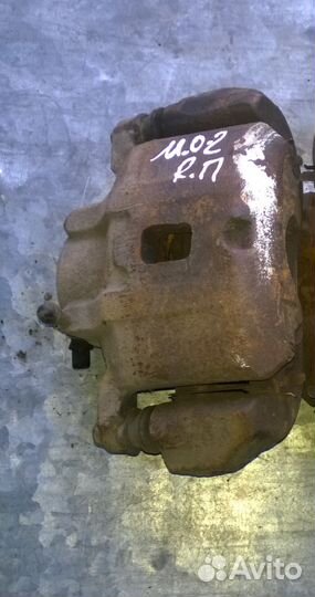 Mitsubishi Outlander 01-08г Суппорт правый перед