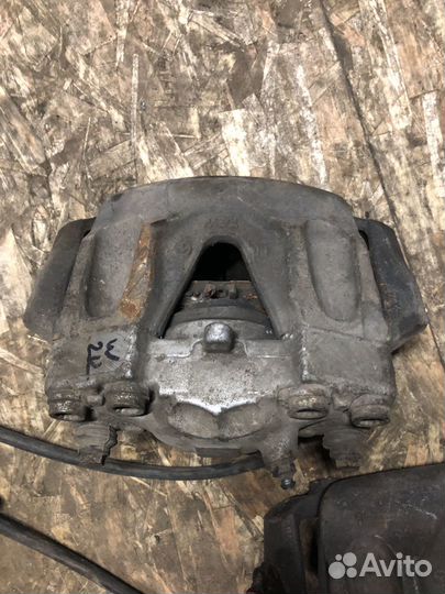 Суппорт передний Mercedes-Benz W212 E200