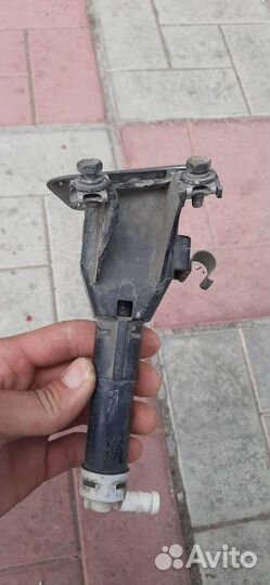 Форсунка омывателя фар Toyota Rav 4