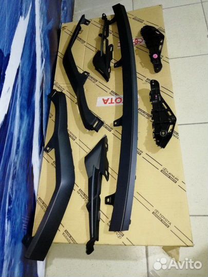 Молдинги бампера Lexus Rx 4