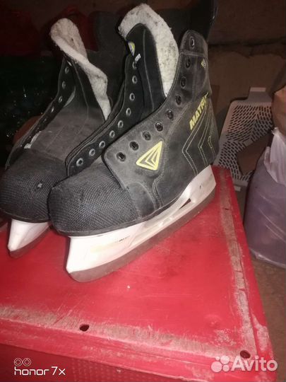 Мужские туфли и мужские коньки