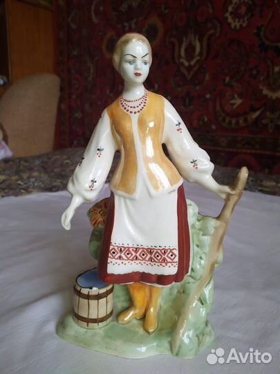 Коллекционная фарфоровая статуэтка СССР