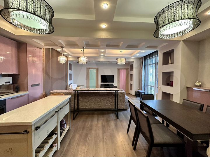 3-к. квартира, 93 м², 13/18 эт.