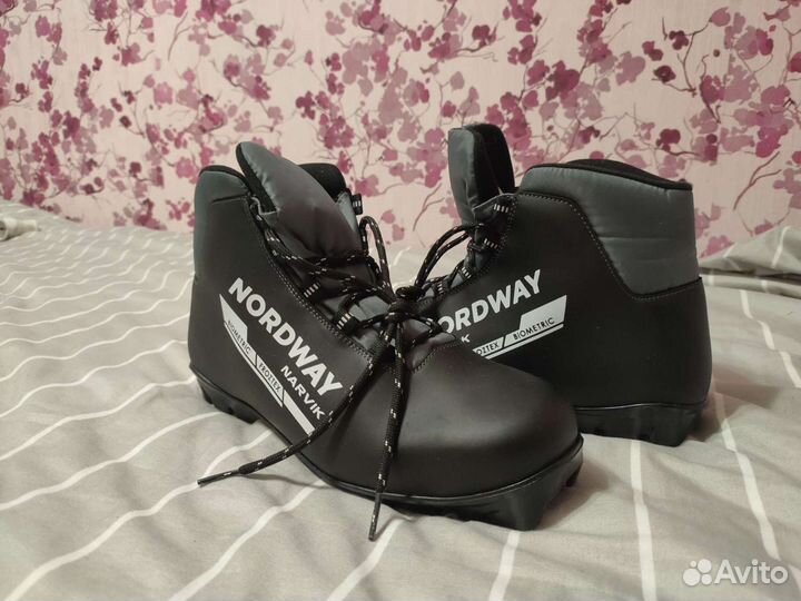 Лыжные ботинки