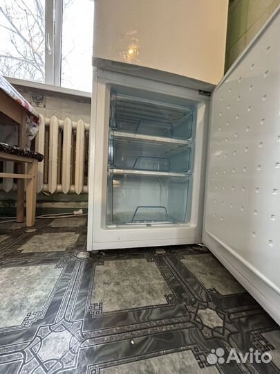 Холодильник shrf 275dw