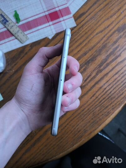 iPhone SE (2020), 64 ГБ