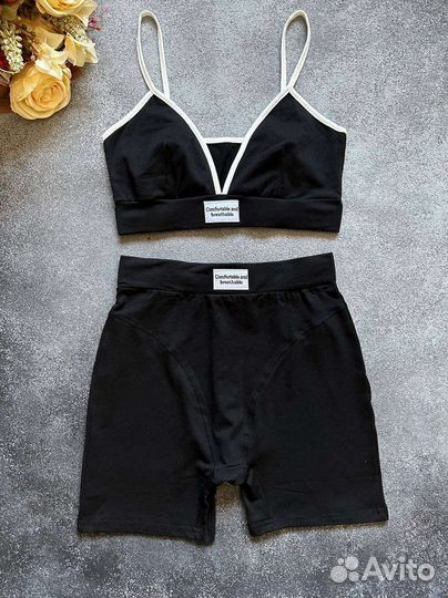 Женский костюм для спорта