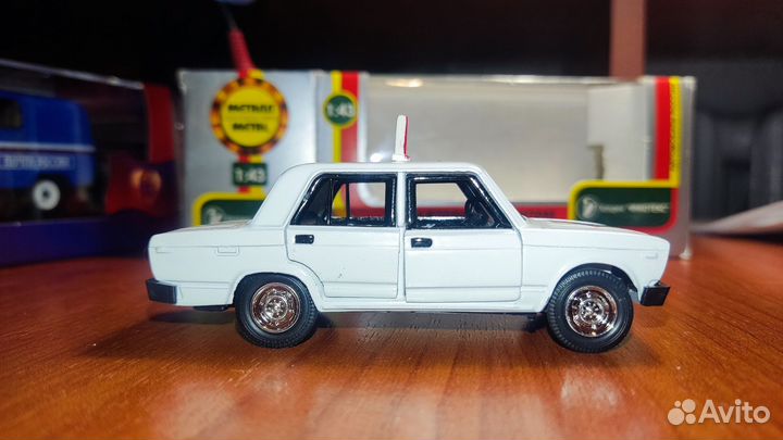 Модель масштаба 1:43 ваз 2105