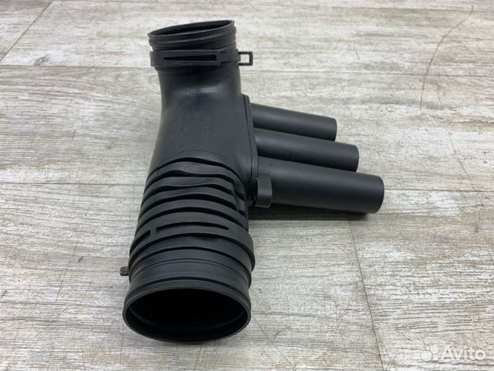 Патрубок воздушного фильтра Skoda Octavia