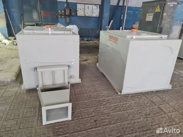 Утепленная ёмкость для перевозки рыбы 1000л