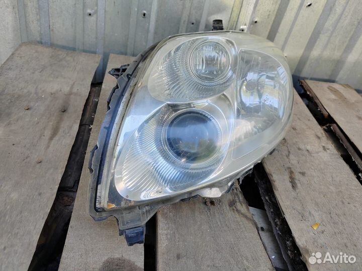 Фара левая toyota auris e150 8117002460