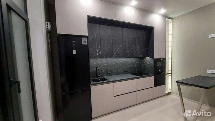 Кухня в потолок