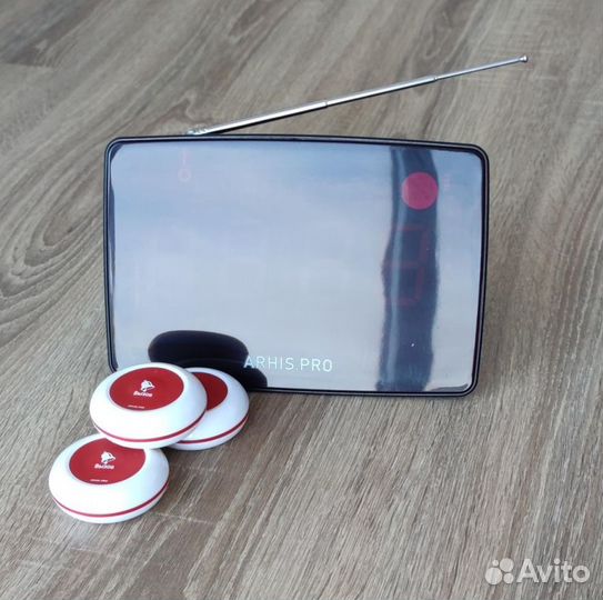 Кнпока вызова официанта и табло отображения вызова