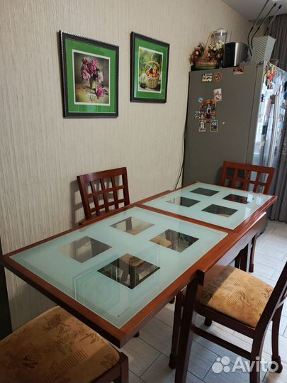 Кухонный стол и стулья комплект
