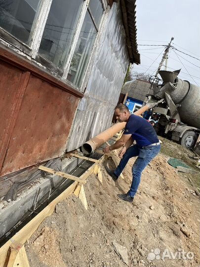 Бригада строителей