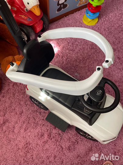 Детская машина каталка с ручкой