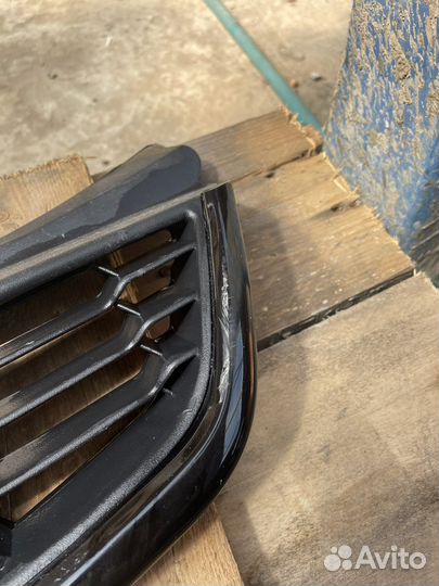 Верхняя решетка радиатора приора 2