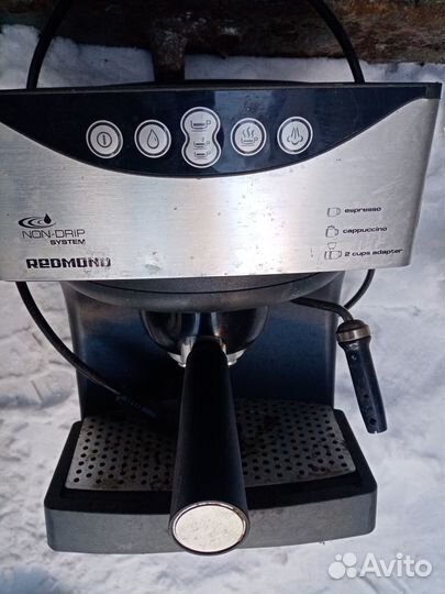 Кофеварка рожковая Redmond RCM-1503