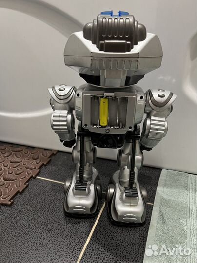 Робот игрушечный
