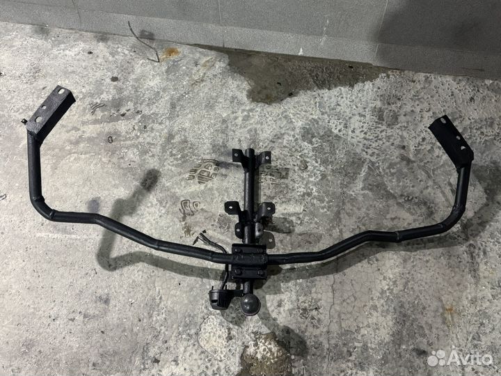 Фаркоп toyota voxy