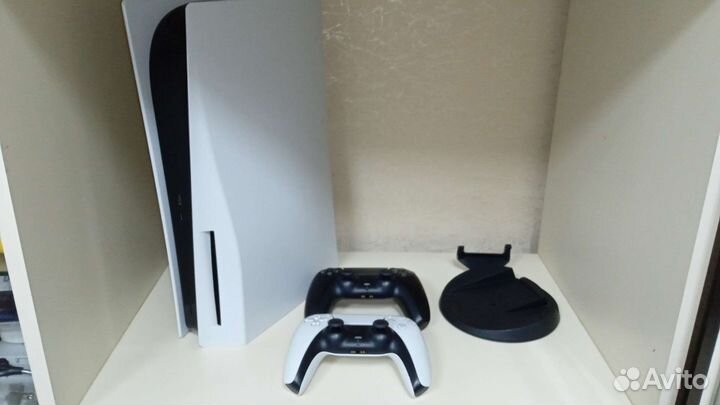 PlayStation 5 + 2 джоя + подписка